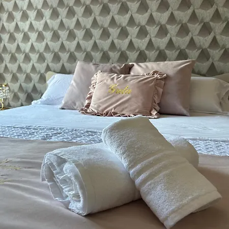 Elisabet Νάπολη