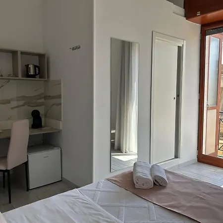 Elisabet Νάπολη