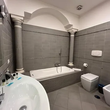 Elisabet * Νάπολη